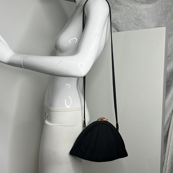 Rodo Black Crepe Top Frame Snap Closure Shoulder Evening Bag - Picture 2 of 14